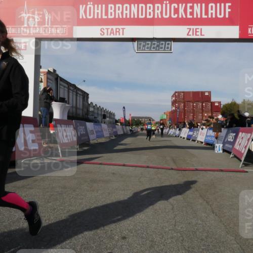 03.10.2025 - Köhlbrandbrückenlauf Matties Gatica Varas http://msf.ph/oto/9169232 03.10.2025 10:22:39 Ziel 2049, 2213, 2296, 2300, 3619 meine-sportfotos.de