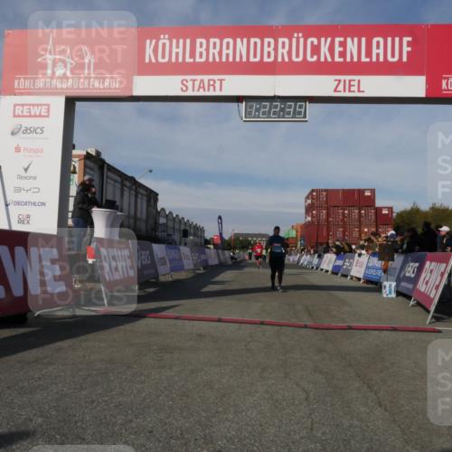 03.10.2025 - Köhlbrandbrückenlauf Matties Gatica Varas http://msf.ph/oto/9169236 03.10.2025 10:22:41 Ziel 2049, 2213, 2296, 2300, 3619 meine-sportfotos.de