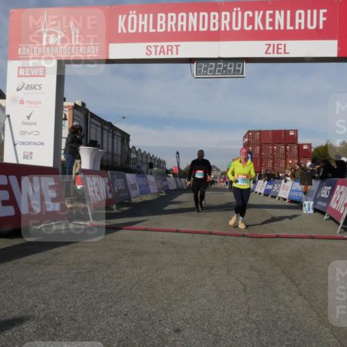03.10.2025 - Köhlbrandbrückenlauf Matties Gatica Varas http://msf.ph/oto/9169245 03.10.2025 10:22:46 Ziel 2049, 2213, 2300, 2308, 3582, 3583, 3619 meine-sportfotos.de