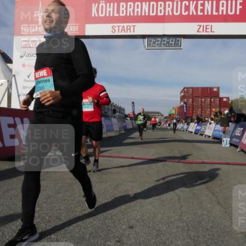 03.10.2025 - Köhlbrandbrückenlauf Matties Gatica Varas http://msf.ph/oto/9169257 03.10.2025 10:22:48 Ziel 2028, 2049, 2099, 2308, 3322, 3582, 3583, 3619 meine-sportfotos.de