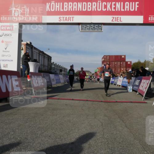 03.10.2025 - Köhlbrandbrückenlauf Matties Gatica Varas http://msf.ph/oto/9169278 03.10.2025 10:22:54 Ziel 1452, 1934, 2028, 2031, 2099, 2308, 2682, 2861, 2862, 3322, 3582, 3583 meine-sportfotos.de