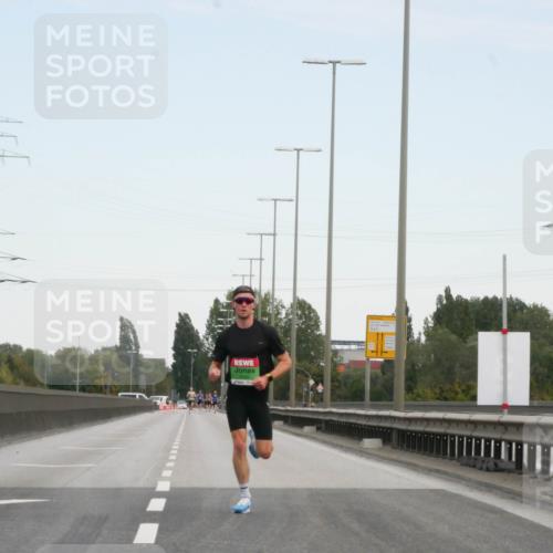 03.10.2025 - Köhlbrandbrückenlauf Matties Gatica Varas http://msf.ph/oto/9169279 03.10.2025 15:10:26 Position 3  meine-sportfotos.de