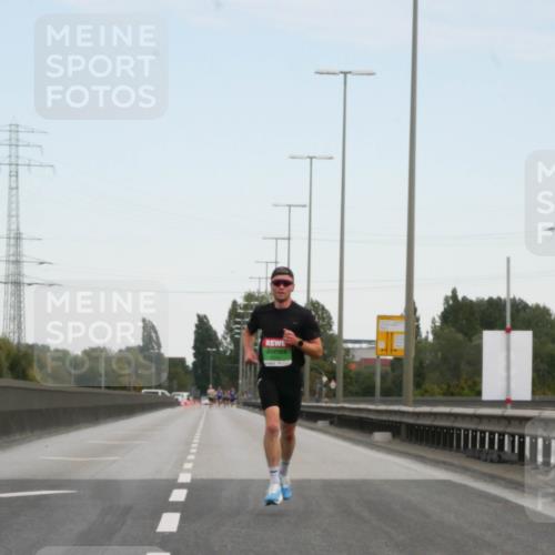 03.10.2025 - Köhlbrandbrückenlauf Matties Gatica Varas http://msf.ph/oto/9169281 03.10.2025 15:10:27 Position 3  meine-sportfotos.de
