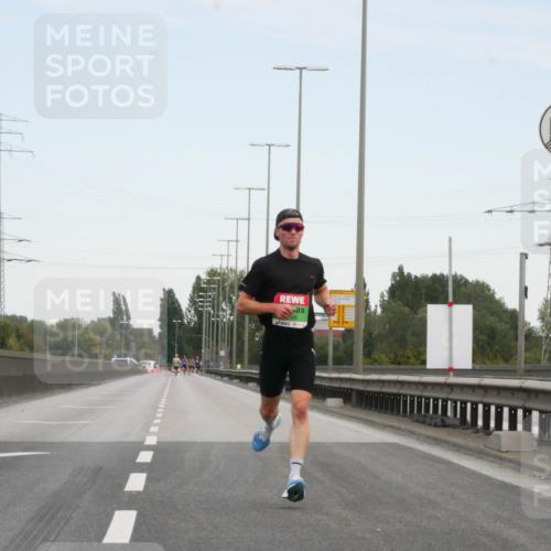 03.10.2025 - Köhlbrandbrückenlauf Matties Gatica Varas http://msf.ph/oto/9169283 03.10.2025 15:10:28 Position 3  meine-sportfotos.de
