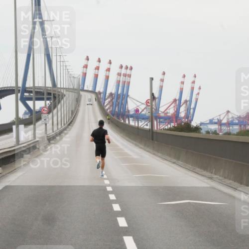 03.10.2025 - Köhlbrandbrückenlauf Matties Gatica Varas http://msf.ph/oto/9169287 03.10.2025 15:10:44 Position 3 12, 1 meine-sportfotos.de