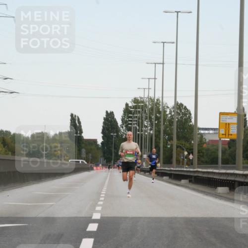 03.10.2025 - Köhlbrandbrückenlauf Matties Gatica Varas http://msf.ph/oto/9169293 03.10.2025 15:11:00 Position 3  meine-sportfotos.de