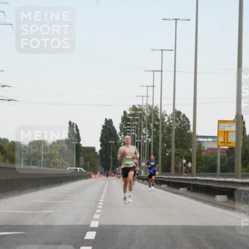 03.10.2025 - Köhlbrandbrückenlauf Matties Gatica Varas http://msf.ph/oto/9169295 03.10.2025 15:11:01 Position 3  meine-sportfotos.de