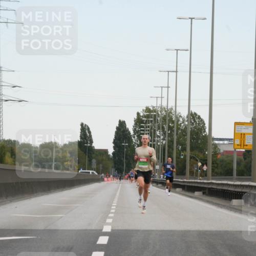 03.10.2025 - Köhlbrandbrückenlauf Matties Gatica Varas http://msf.ph/oto/9169299 03.10.2025 15:11:02 Position 3  meine-sportfotos.de