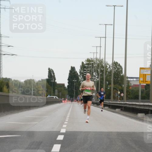 03.10.2025 - Köhlbrandbrückenlauf Matties Gatica Varas http://msf.ph/oto/9169301 03.10.2025 15:11:02 Position 3  meine-sportfotos.de