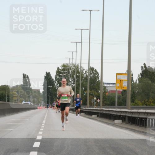 03.10.2025 - Köhlbrandbrückenlauf Matties Gatica Varas http://msf.ph/oto/9169302 03.10.2025 15:11:03 Position 3  meine-sportfotos.de