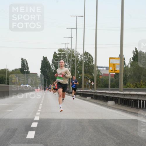 03.10.2025 - Köhlbrandbrückenlauf Matties Gatica Varas http://msf.ph/oto/9169304 03.10.2025 15:11:03 Position 3  meine-sportfotos.de