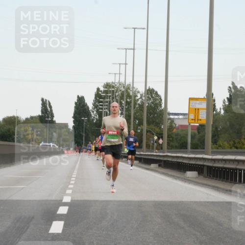 03.10.2025 - Köhlbrandbrückenlauf Matties Gatica Varas http://msf.ph/oto/9169306 03.10.2025 15:11:04 Position 3  meine-sportfotos.de