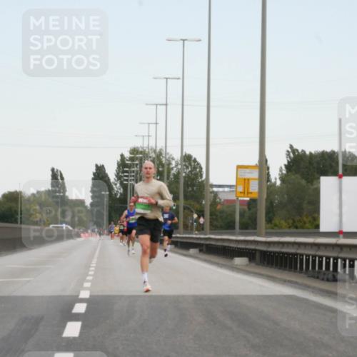 03.10.2025 - Köhlbrandbrückenlauf Matties Gatica Varas http://msf.ph/oto/9169310 03.10.2025 15:11:05 Position 3  meine-sportfotos.de