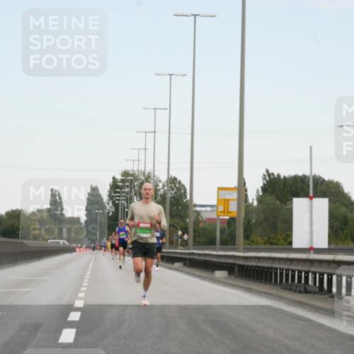 03.10.2025 - Köhlbrandbrückenlauf Matties Gatica Varas http://msf.ph/oto/9169313 03.10.2025 15:11:05 Position 3  meine-sportfotos.de
