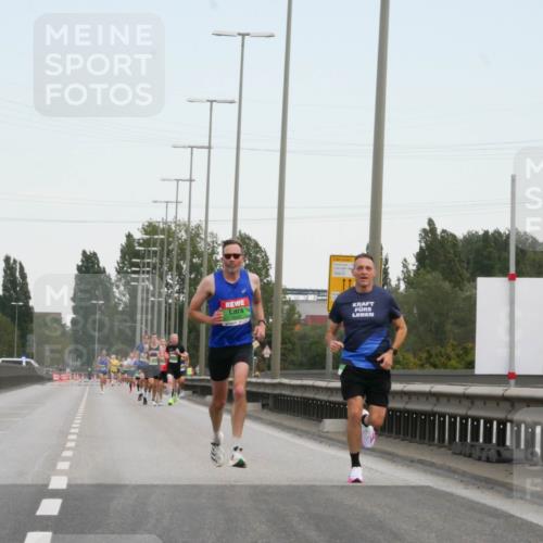 03.10.2025 - Köhlbrandbrückenlauf Matties Gatica Varas http://msf.ph/oto/9169319 03.10.2025 15:11:16 Position 3  meine-sportfotos.de