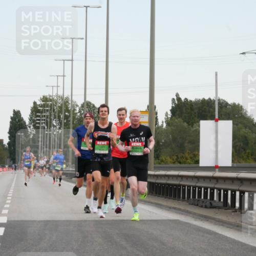 03.10.2025 - Köhlbrandbrückenlauf Matties Gatica Varas http://msf.ph/oto/9169346 03.10.2025 15:11:34 Position 3 20 meine-sportfotos.de