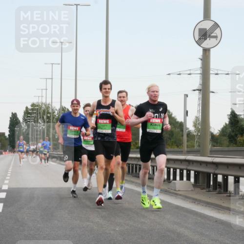 03.10.2025 - Köhlbrandbrückenlauf Matties Gatica Varas http://msf.ph/oto/9169357 03.10.2025 15:11:36 Position 3 20, 130, 9720, 7015 meine-sportfotos.de