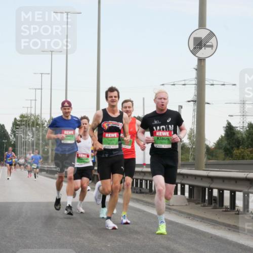 03.10.2025 - Köhlbrandbrückenlauf Matties Gatica Varas http://msf.ph/oto/9169359 03.10.2025 15:11:37 Position 3 20, 9720, 7015 meine-sportfotos.de