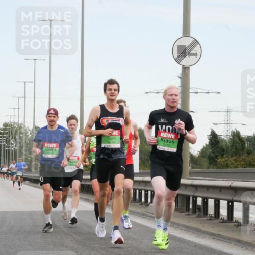 03.10.2025 - Köhlbrandbrückenlauf Matties Gatica Varas http://msf.ph/oto/9169360 03.10.2025 15:11:37 Position 3 7003, 8787, 9720, 7015 meine-sportfotos.de