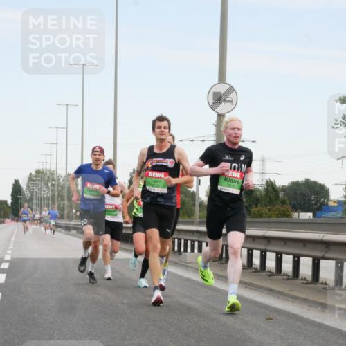 03.10.2025 - Köhlbrandbrückenlauf Matties Gatica Varas http://msf.ph/oto/9169362 03.10.2025 15:11:38 Position 3 9720, 7015 meine-sportfotos.de