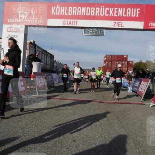 03.10.2025 - Köhlbrandbrückenlauf Matties Gatica Varas http://msf.ph/oto/9169366 03.10.2025 10:23:15 Ziel 1263, 1707, 1723, 1751, 1777, 1954, 2072, 2125, 2141, 2167, 2188, 2690, 2783, 2829, 2840, 2842, 3029, 3109, 3147, 3222, 3480 meine-sportfotos.de
