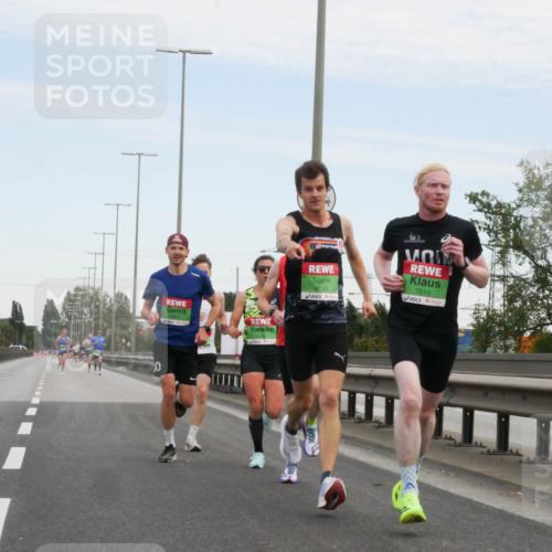 03.10.2025 - Köhlbrandbrückenlauf Matties Gatica Varas http://msf.ph/oto/9169367 03.10.2025 15:11:39 Position 3 0, 9720, 7015 meine-sportfotos.de