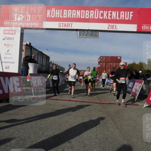03.10.2025 - Köhlbrandbrückenlauf Matties Gatica Varas http://msf.ph/oto/9169368 03.10.2025 10:23:16 Ziel 1263, 1707, 1723, 1751, 1777, 1954, 2125, 2141, 2167, 2188, 2690, 2783, 2829, 2840, 2842, 3029, 3109, 3147, 3221, 3222, 3480 meine-sportfotos.de