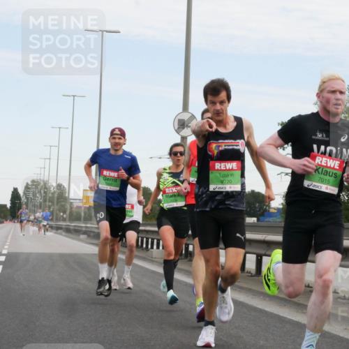 03.10.2025 - Köhlbrandbrückenlauf Matties Gatica Varas http://msf.ph/oto/9169369 03.10.2025 15:11:39 Position 3 7034, 9720, 7015, 20 meine-sportfotos.de