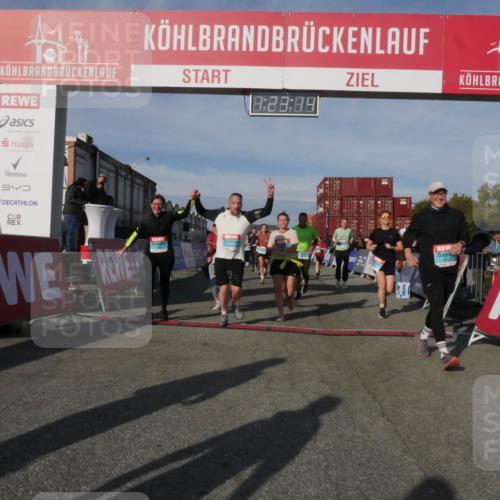 03.10.2025 - Köhlbrandbrückenlauf Matties Gatica Varas http://msf.ph/oto/9169370 03.10.2025 10:23:16 Ziel 1263, 1707, 1723, 1751, 1777, 1954, 2125, 2141, 2167, 2188, 2690, 2783, 2829, 2840, 2842, 3029, 3109, 3147, 3221, 3222, 3480 meine-sportfotos.de