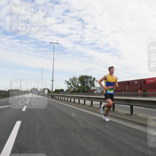 03.10.2025 - Köhlbrandbrückenlauf Matties Gatica Varas http://msf.ph/oto/9169381 03.10.2025 15:11:46 Position 3  meine-sportfotos.de