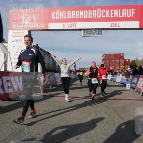 03.10.2025 - Köhlbrandbrückenlauf Matties Gatica Varas http://msf.ph/oto/9169396 03.10.2025 10:23:23 Ziel 1629, 1723, 1827, 1954, 2139, 2683, 2684, 2740, 2783, 2810, 2829, 2840, 2842, 3029, 3221 meine-sportfotos.de