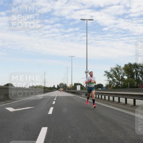 03.10.2025 - Köhlbrandbrückenlauf Matties Gatica Varas http://msf.ph/oto/9169404 03.10.2025 15:11:57 Position 3  meine-sportfotos.de