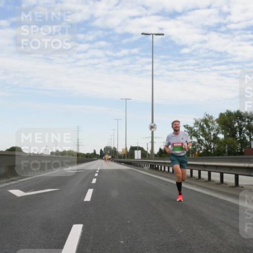 03.10.2025 - Köhlbrandbrückenlauf Matties Gatica Varas http://msf.ph/oto/9169406 03.10.2025 15:11:57 Position 3  meine-sportfotos.de