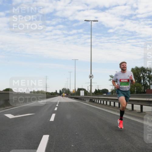 03.10.2025 - Köhlbrandbrückenlauf Matties Gatica Varas http://msf.ph/oto/9169409 03.10.2025 15:11:58 Position 3 7011 meine-sportfotos.de