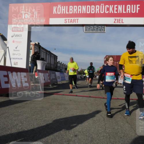 03.10.2025 - Köhlbrandbrückenlauf Matties Gatica Varas http://msf.ph/oto/9169414 03.10.2025 10:23:28 Ziel 1482, 1597, 1629, 1827, 1875, 2139, 2229, 2637, 2683, 2684, 2740, 2784, 2810, 3170, 3221 meine-sportfotos.de