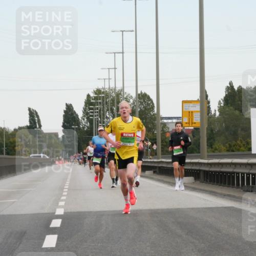03.10.2025 - Köhlbrandbrückenlauf Matties Gatica Varas http://msf.ph/oto/9169415 03.10.2025 15:12:07 Position 3 7140 meine-sportfotos.de