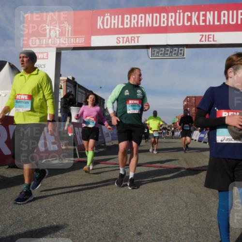 03.10.2025 - Köhlbrandbrückenlauf Matties Gatica Varas http://msf.ph/oto/9169421 03.10.2025 10:23:30 Ziel 1482, 1597, 1875, 1937, 2229, 2637, 2683, 2684, 2740, 2784, 2810, 3170 meine-sportfotos.de