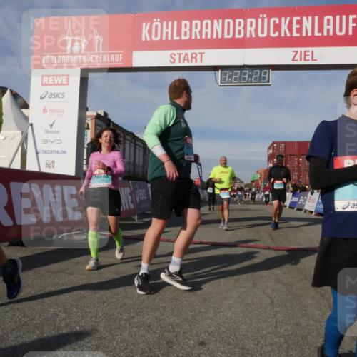 03.10.2025 - Köhlbrandbrückenlauf Matties Gatica Varas http://msf.ph/oto/9169423 03.10.2025 10:23:31 Ziel 1482, 1597, 1875, 1937, 2229, 2315, 2637, 2683, 2684, 2740, 2784, 2810, 3170 meine-sportfotos.de