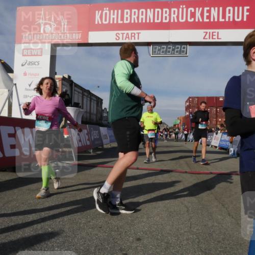 03.10.2025 - Köhlbrandbrückenlauf Matties Gatica Varas http://msf.ph/oto/9169425 03.10.2025 10:23:31 Ziel 1482, 1597, 1875, 1937, 2229, 2315, 2637, 2683, 2684, 2740, 2784, 2810, 3170 meine-sportfotos.de