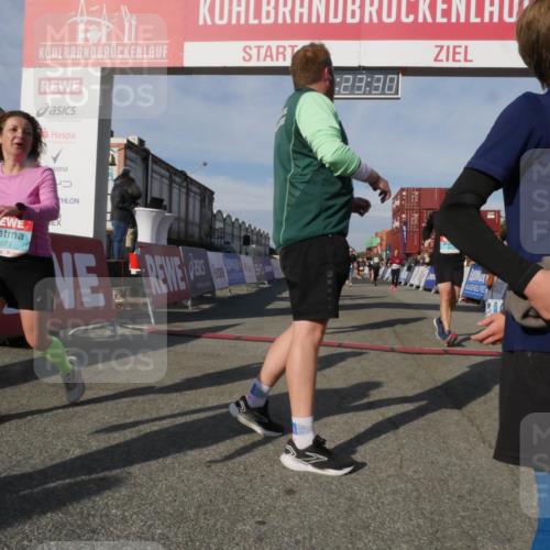 03.10.2025 - Köhlbrandbrückenlauf Matties Gatica Varas http://msf.ph/oto/9169427 03.10.2025 10:23:32 Ziel 1128, 1482, 1597, 1875, 1937, 1978, 2229, 2315, 2637, 2683, 2684, 2740, 2784, 2810, 3170 meine-sportfotos.de