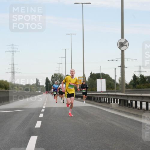 03.10.2025 - Köhlbrandbrückenlauf Matties Gatica Varas http://msf.ph/oto/9169428 03.10.2025 15:12:09 Position 3  meine-sportfotos.de