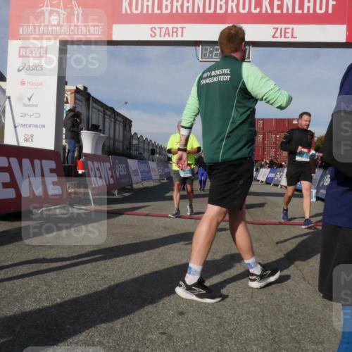 03.10.2025 - Köhlbrandbrückenlauf Matties Gatica Varas http://msf.ph/oto/9169429 03.10.2025 10:23:32 Ziel 1128, 1482, 1597, 1875, 1937, 1978, 2229, 2315, 2637, 2683, 2684, 2740, 2784, 2810, 3170 meine-sportfotos.de