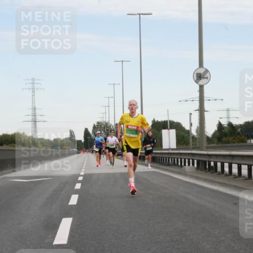 03.10.2025 - Köhlbrandbrückenlauf Matties Gatica Varas http://msf.ph/oto/9169433 03.10.2025 15:12:10 Position 3  meine-sportfotos.de