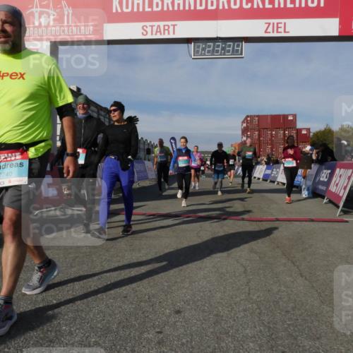 03.10.2025 - Köhlbrandbrückenlauf Matties Gatica Varas http://msf.ph/oto/9169445 03.10.2025 10:23:36 Ziel 1128, 1482, 1597, 1875, 1937, 1978, 2008, 2152, 2229, 2303, 2315, 2637, 2784, 3170, 3422, 3423 meine-sportfotos.de