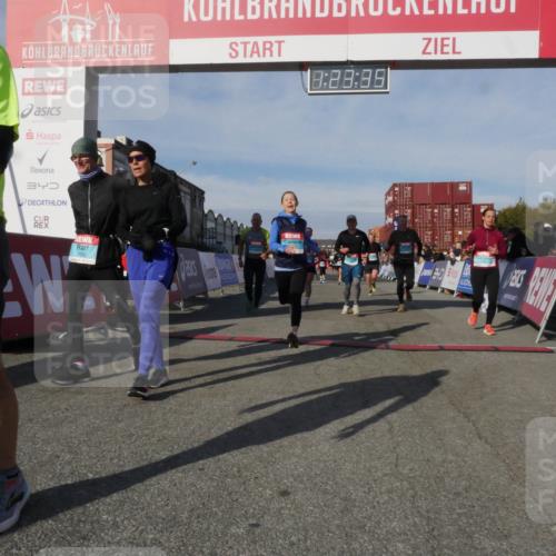 03.10.2025 - Köhlbrandbrückenlauf Matties Gatica Varas http://msf.ph/oto/9169447 03.10.2025 10:23:37 Ziel 1128, 1482, 1597, 1875, 1937, 1978, 2008, 2152, 2229, 2303, 2315, 2637, 2784, 3170, 3422, 3423 meine-sportfotos.de