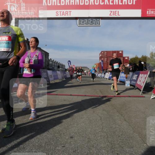 03.10.2025 - Köhlbrandbrückenlauf Matties Gatica Varas http://msf.ph/oto/9169459 03.10.2025 10:23:40 Ziel 1128, 1937, 1978, 2008, 2152, 2229, 2303, 2315, 3422, 3423 meine-sportfotos.de