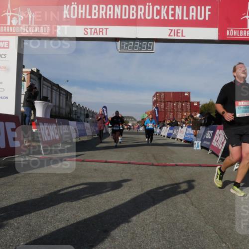 03.10.2025 - Köhlbrandbrückenlauf Matties Gatica Varas http://msf.ph/oto/9169464 03.10.2025 10:23:41 Ziel 1128, 1937, 1978, 2008, 2152, 2303, 2315, 3422, 3423 meine-sportfotos.de