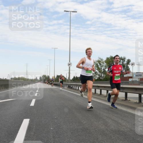03.10.2025 - Köhlbrandbrückenlauf Matties Gatica Varas http://msf.ph/oto/9169489 03.10.2025 15:12:35 Position 3  meine-sportfotos.de