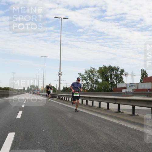 03.10.2025 - Köhlbrandbrückenlauf Matties Gatica Varas http://msf.ph/oto/9169506 03.10.2025 15:12:42 Position 3  meine-sportfotos.de