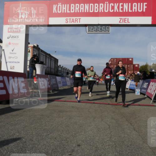 03.10.2025 - Köhlbrandbrückenlauf Matties Gatica Varas http://msf.ph/oto/9169514 03.10.2025 10:23:58 Ziel 1001, 1147, 1160, 1545, 1571, 2078, 2140, 2310, 3803 meine-sportfotos.de